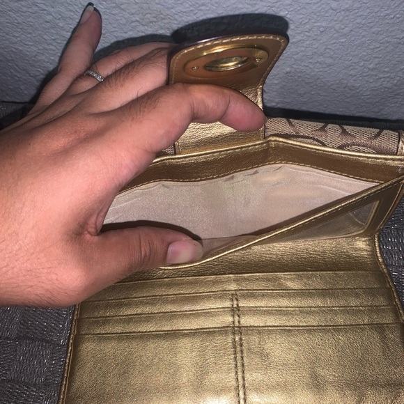 Coach Gold and Tan Signature Wallet - Picture 10 of 12